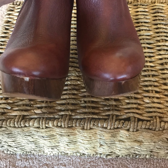 Guess Brown Platform Bootie - 8M - Picture 6 of 6